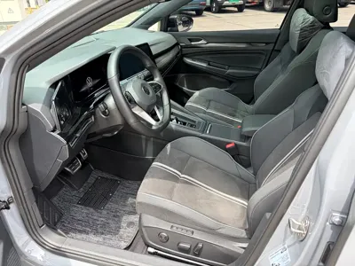 Volkswagen Golf 2023, 33000 км, за 20997.34 USD - фото 7