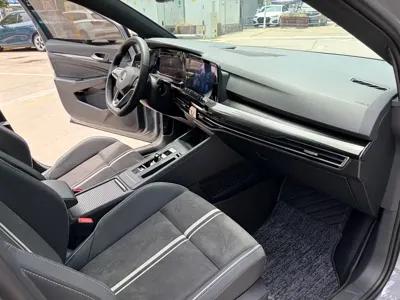 Volkswagen Golf 2023, 33000 км, за 20997.34 USD - фото 8
