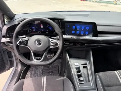 Volkswagen Golf 2023, 33000 км, за 20997.34 USD - фото 9