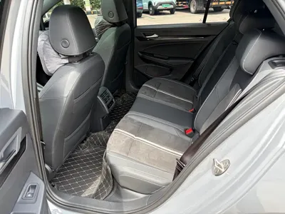 Volkswagen Golf 2023, 33000 км, за 20997.34 USD - фото 15