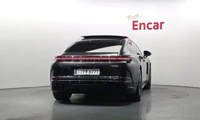 Porsche Panamera 2025, 2854 км, за 161810.35 USD
