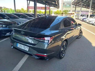 Hyundai Avante 2022, 74000 км, за 11701.22 USD