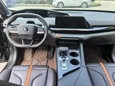 Changan UNI-V 2024, 9000 км, за 10123.41 USD