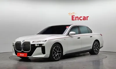 BMW i7 · 2023 год