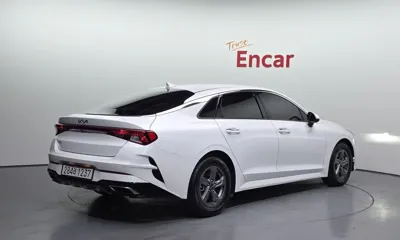 Kia K5 2023, 90031 км, за 10066.22 USD