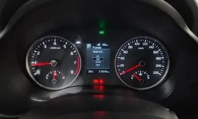 Kia Stonic 2018, 21816 км, за 8395.03 USD - фото 8