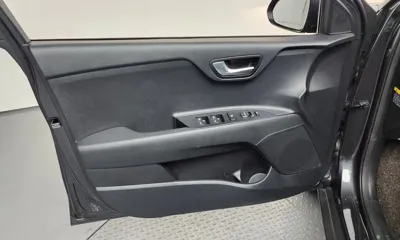 Kia Stonic 2018, 21816 км, за 8395.03 USD - фото 24