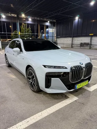 BMW 7-Series · 2023 год