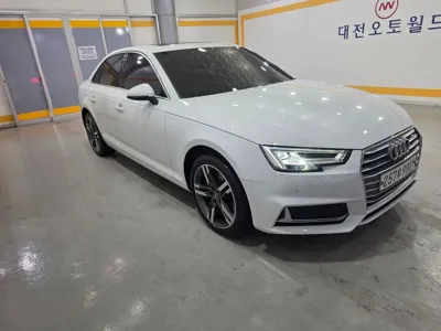Audi A4 2019, 130979 км, за 11487.46 USD