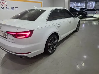 Audi A4 2019, 130979 км, за 11487.46 USD