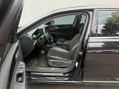 Volkswagen Passat 2021, 91000 км, за 10873.88 USD - фото 10