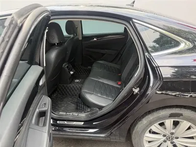 Volkswagen Passat 2021, 91000 км, за 10873.88 USD - фото 11