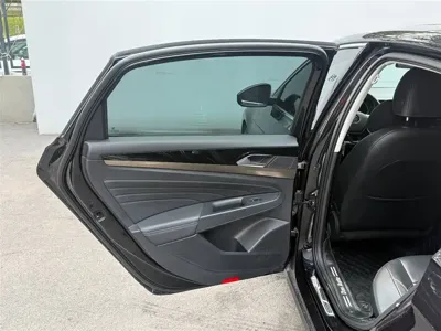 Volkswagen Passat 2021, 91000 км, за 10873.88 USD - фото 12