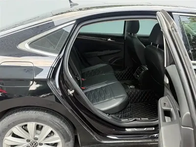 Volkswagen Passat 2021, 91000 км, за 10873.88 USD - фото 18