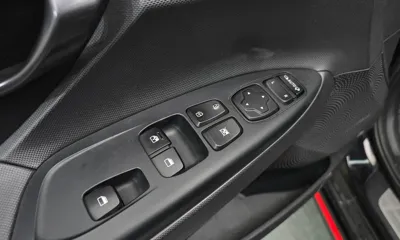 Hyundai Veloster 2019, 83089 км, за 7089.41 USD - фото 19