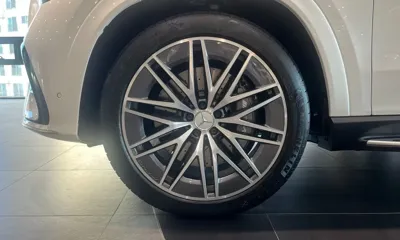 Mercedes-Benz GLE-Class 2025, 325 км, за 82590.01 USD