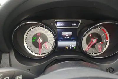 Mercedes-Benz GLA 2015, 98100 км, за 8724 USD - фото 9
