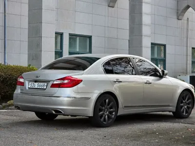 Hyundai Genesis 2009, 80100 км, за 3120.33 USD