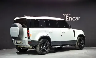 Land Rover Defender 2023, 52588 км, за 46184.34 USD