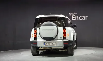 Land Rover Defender 2023, 52588 км, за 46184.34 USD