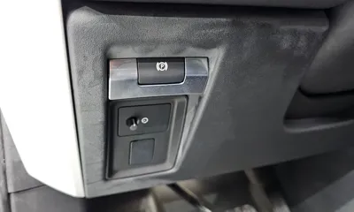 Land Rover Defender 2023, 52588 км, за 46184.34 USD - фото 18