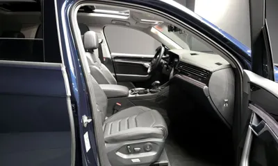 Volkswagen Touareg 2023, 29723 км, за 34724.96 USD - фото 12