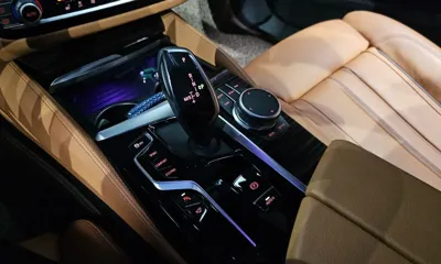BMW 5-Series 2022, 47825 км, за 23908.81 USD - фото 9
