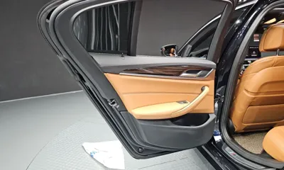 BMW 5-Series 2022, 47825 км, за 23908.81 USD - фото 25