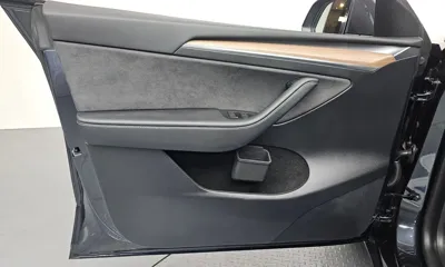 Tesla Model Y 2024, 55380 км, за 25981.63 USD - фото 24