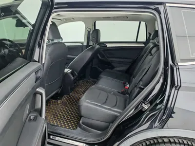 Volkswagen Tiguan L 2021, 54000 км, за 12273.63 USD - фото 12
