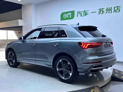 Audi Q3 2022, 23400 км, за 30870.5 USD
