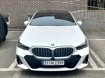 BMW 5-Series 2024, 22000 км, за 40042.01 USD