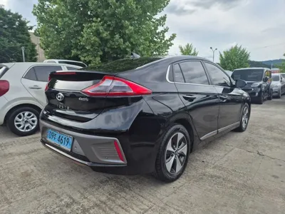 Hyundai Ioniq 2017, 60110 км, за 8790.78 USD