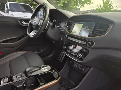 Hyundai Ioniq 2017, 60110 км, за 8790.78 USD - фото 13