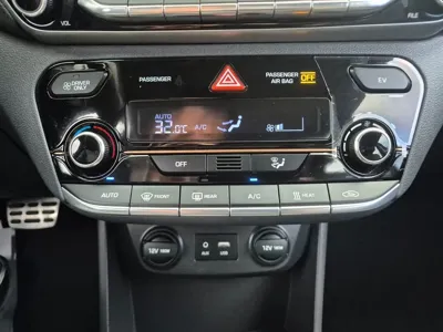 Hyundai Ioniq 2017, 60110 км, за 8790.78 USD - фото 18