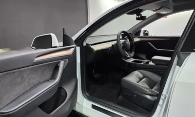 Tesla Model Y 2023, 55357 км, за 24737.89 USD - фото 10