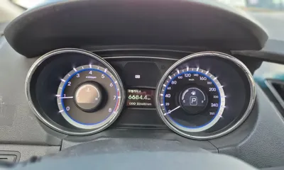 Hyundai Sonata 2011, 220000 км, за 1954.4 USD