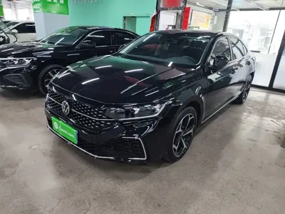 Volkswagen Passat 2025, 21700 км, за 18451.53 USD