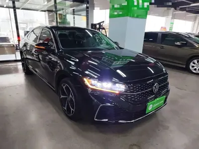 Volkswagen Passat 2025, 21700 км, за 18451.53 USD