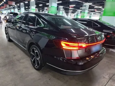 Volkswagen Passat 2025, 21700 км, за 18451.53 USD