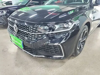 Volkswagen Passat 2025, 21700 км, за 18451.53 USD - фото 24