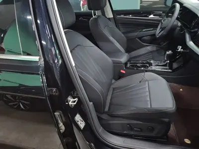 Volkswagen Passat 2025, 21700 км, за 18451.53 USD - фото 25