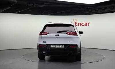 Jeep Cherokee 2016, 115838 км, за 4795.06 USD