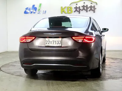 Chrysler 200 2015, 170494 км, за 1831.43 USD