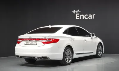Hyundai Grandeur 2015, 153267 км, за 3640.38 USD