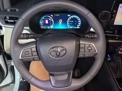 Toyota Granvia 2025, 14200 км, за 40710.74 USD