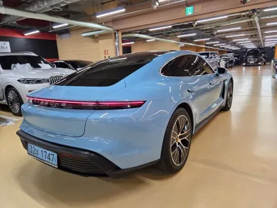 Porsche Taycan 2021, 49500 км, за 59849.13 USD
