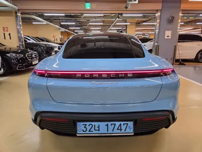 Porsche Taycan 2021, 49500 км, за 59849.13 USD