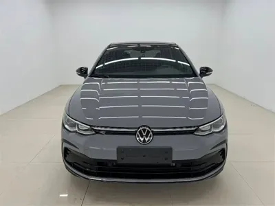 Volkswagen Golf 2023, 70000 км, за 17480.53 USD