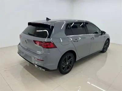 Volkswagen Golf 2023, 70000 км, за 17480.53 USD